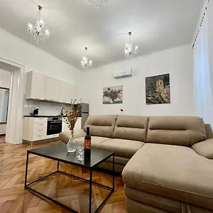 Apartament Lux Apartmans, Pula