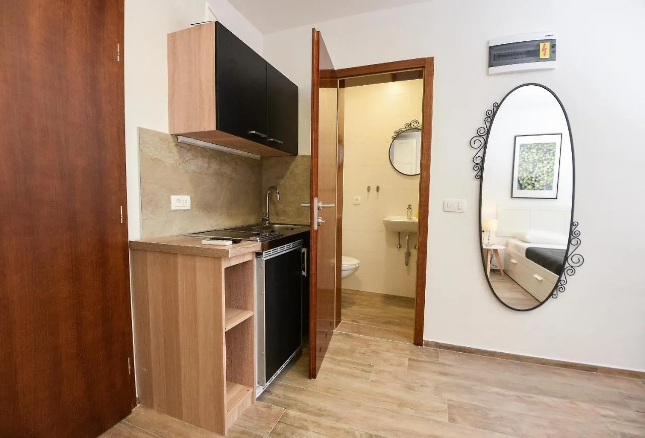 Old Town Rooms 1 Pula Apartment